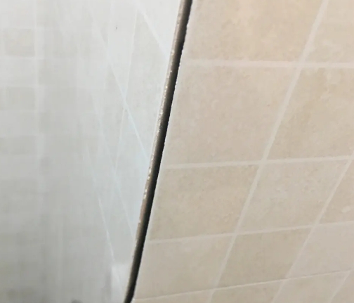 藁城瓷砖空鼓维修公司分享阳台瓷砖脱落的修复过程可以分为以下几个步骤