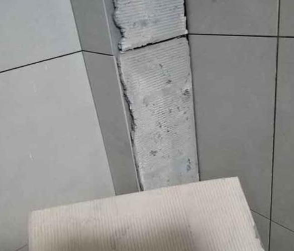 藁城瓷砖空鼓维修公司分享下厨房瓷砖脱落的补救措施。